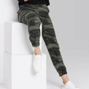 Wild Fable Women's Green Camo High-Rise Fleece Sweatpants - Pockets - Size: M